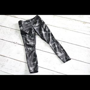 Athleta camo zipper pocket legging